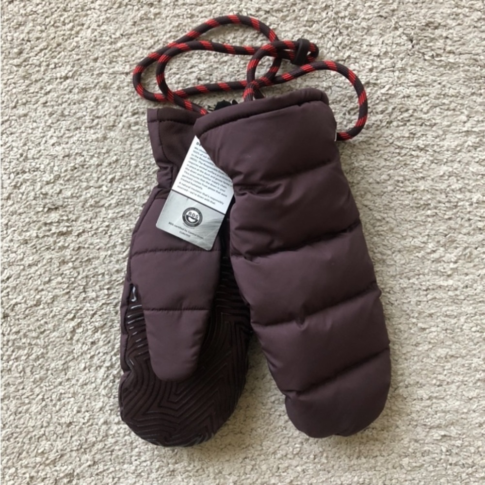 LULULEMON- Puff Mittens.NWT.